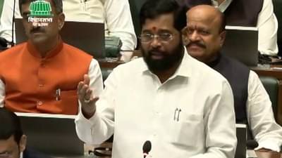 विरोधी पक्षनेतेपदी वडेट्टीवार यांच्या नावाची घोषणा होताच मुख्यमंत्री म्हणाले, आशा आहे, तुम्ही वर्कफ्रॉम होम करणार नाही!