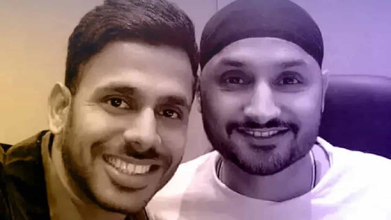 मनोज तिवारी याने क्रिकेटला रामराम ठोकलाय. टीम इंडिया आणि बंगालसाठी खेळणाऱ्या मनोज तिवारी याने गुरुवारी इंस्टा पोस्ट करुन निवृत्तीबाबत माहिती दिली.