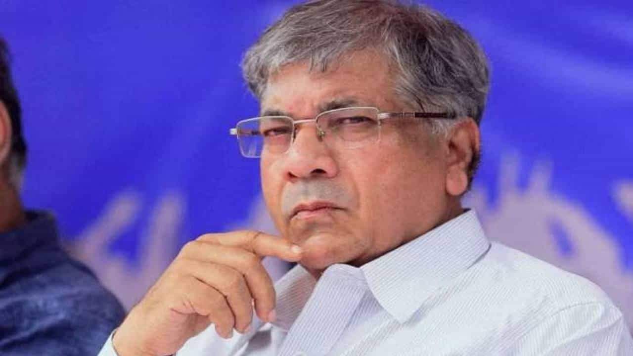 वंचित आघाडीचं ठरलं; प्रकाश आंबेडकर यांनीही शड्डू ठोकला; ‘या’ मतदारसंघातून उतरणार लोकसभेच्या रिंगणात