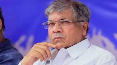 देवेंद्र फडणवीस यांच्याकडून क्लीनचिट; प्रकाश आंबेडकर यांचं फडणवीस यांना आव्हान काय?