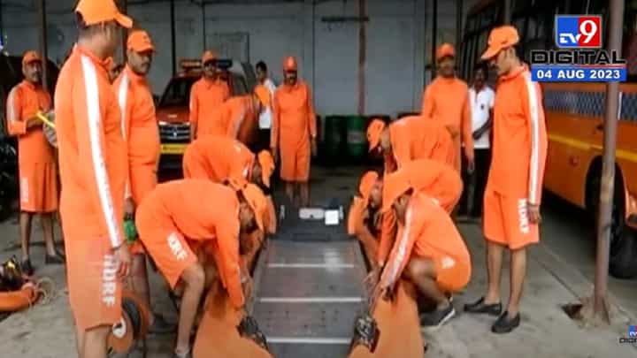 विदर्भातील 'या' जिल्ह्यात महापुराचा धोका, 'या' ११ जिल्ह्यांसाठी NDRF ची टीम २४ तास अलर्टवर विदर्भातील 'या' जिल्ह्यात महापुराचा धोका, 'या' ११ जिल्ह्यांसाठी NDRF ची टीम २४ तास अलर्टवर
