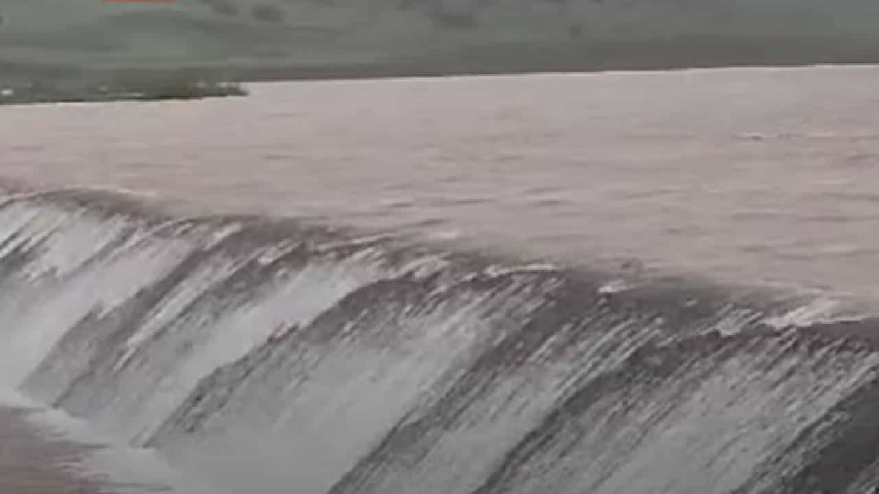 धुळ्यातील लाटीपाडा धरण ओव्हरफ्लो; शेतकऱ्यांमध्ये समाधान