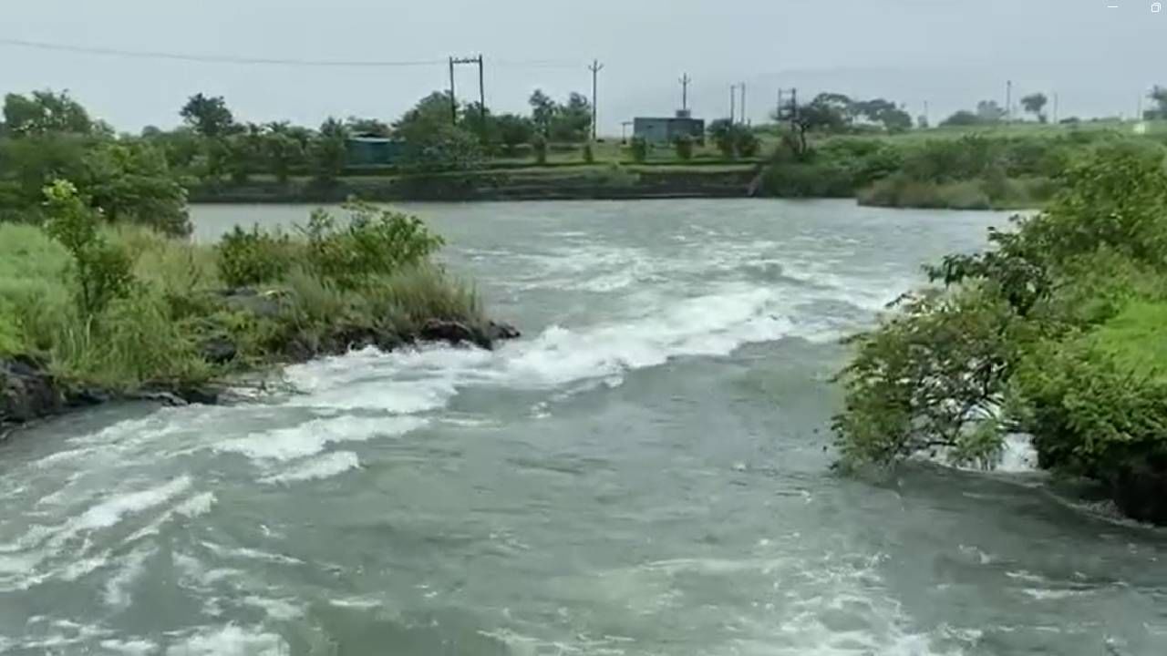 या धरणातून मोठ्या प्रमाणात पाण्याचा विसर्ग, नदी काठच्या गावांना सतर्कतेचा इशारा