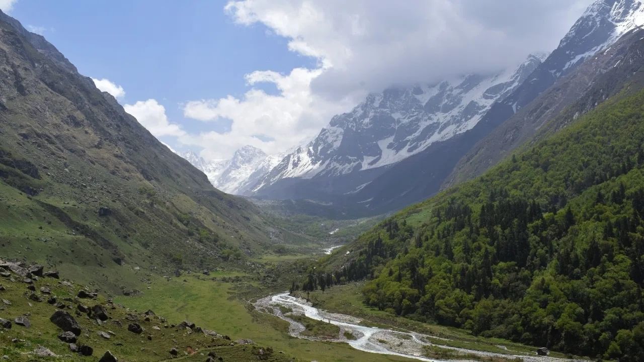 उत्तराखंडमीधल लेंसडाऊन हे तरुणाईचं फेव्हरेट डेस्टिनेशन आहे. अनेक पर्यटक लेंसडाऊन इथे येत असतात. 