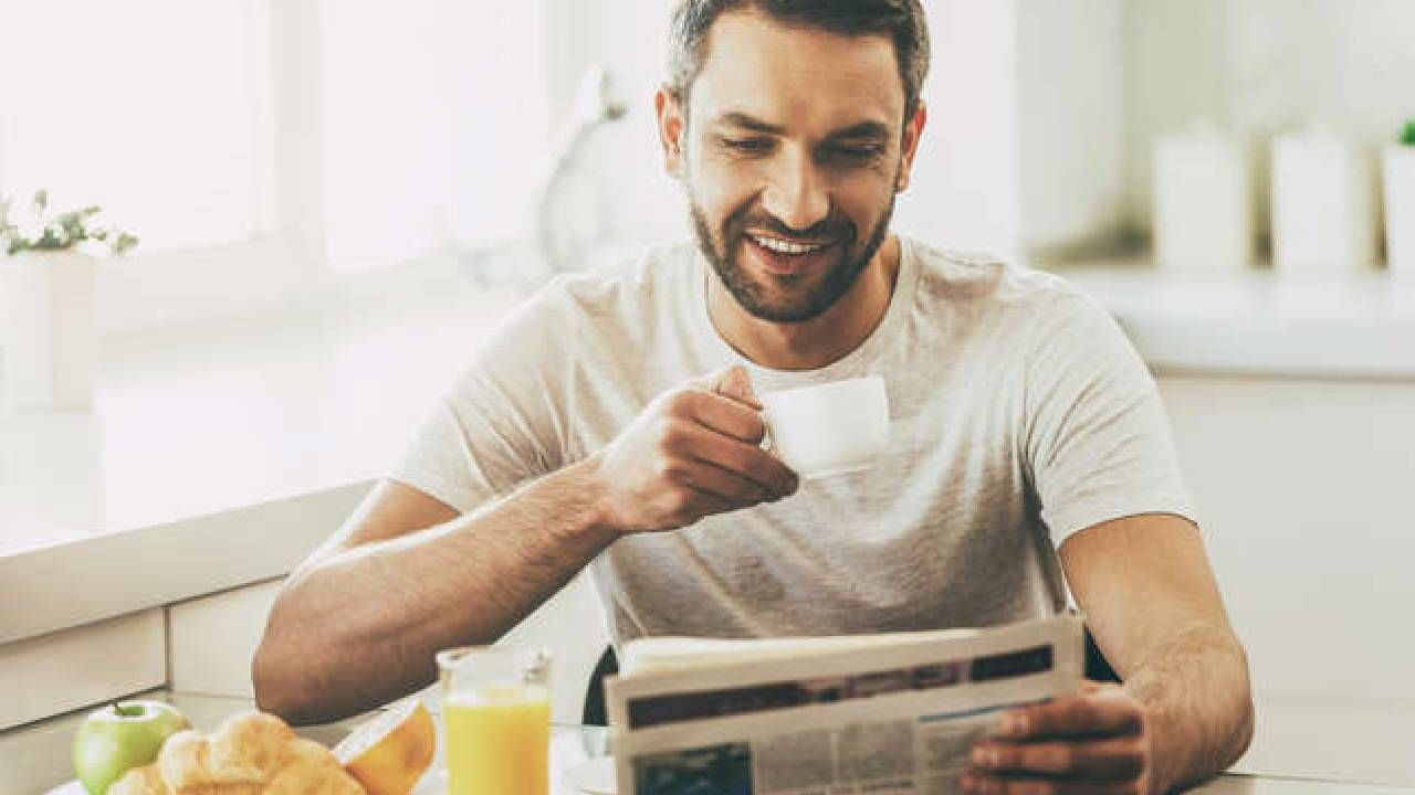 वाचन - सकाळी उठल्यावर तुम्ही वाचनासाठी देखील वेळ द्यायला हवा. वर्तमानपत्र वाचन असो किंवा एखादं पुस्तक! 