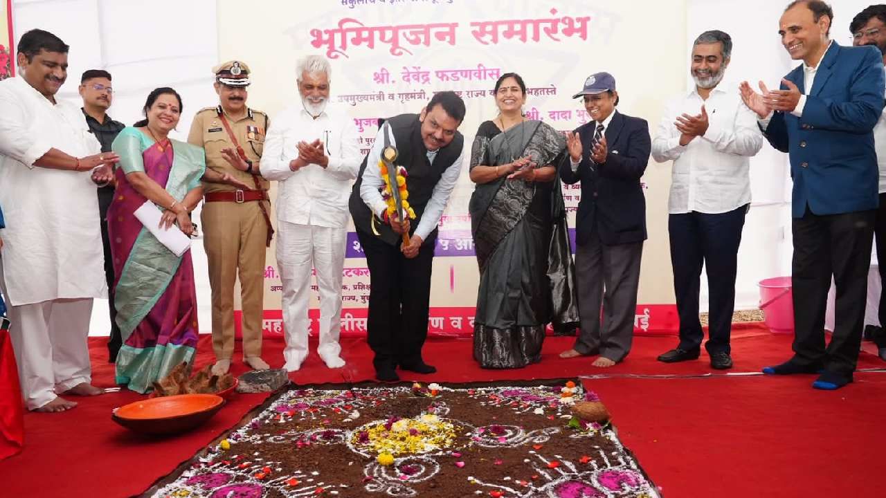 देवेंद्र फडणवीस यांच्या हस्ते हे भूमीपूजन पार पडलं. या कार्यक्रमानंतर देवेंद्र फडणवीस नागपूरसाठी रवाना झाले. 