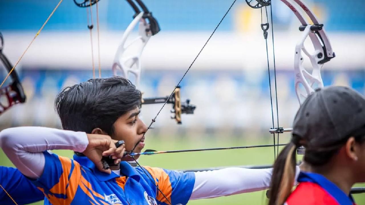 वर्ल्ड आर्चरीच्या इतिहासात सर्वात कमी वयाची वर्ल्ड चॅम्पियन बनण्याचा मान अदितीला मिळाला आहे. 