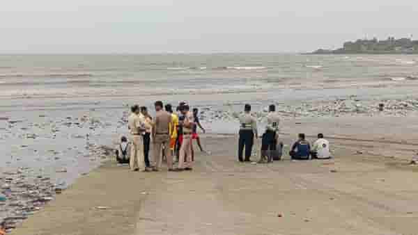 Mumbai Crime News : मासेमारीसाठी गेलेली बोट वर्सोवा समुद्रात बुडाली, एकाने पोहत किनारा गाठला