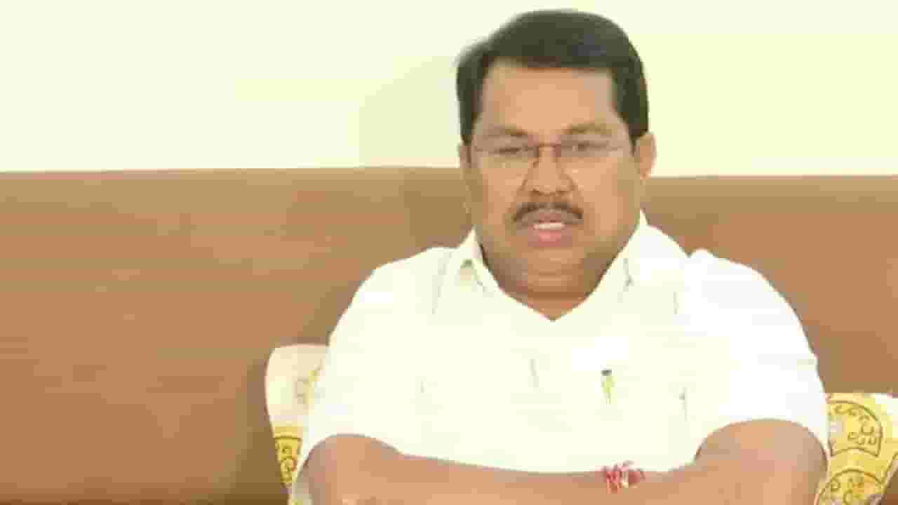 ‘उचलली जीभ लावली टाळ्याला असे करू नये’; वड्डेटीवार यांच्यावर कोणी केली घणाघाती टीका?