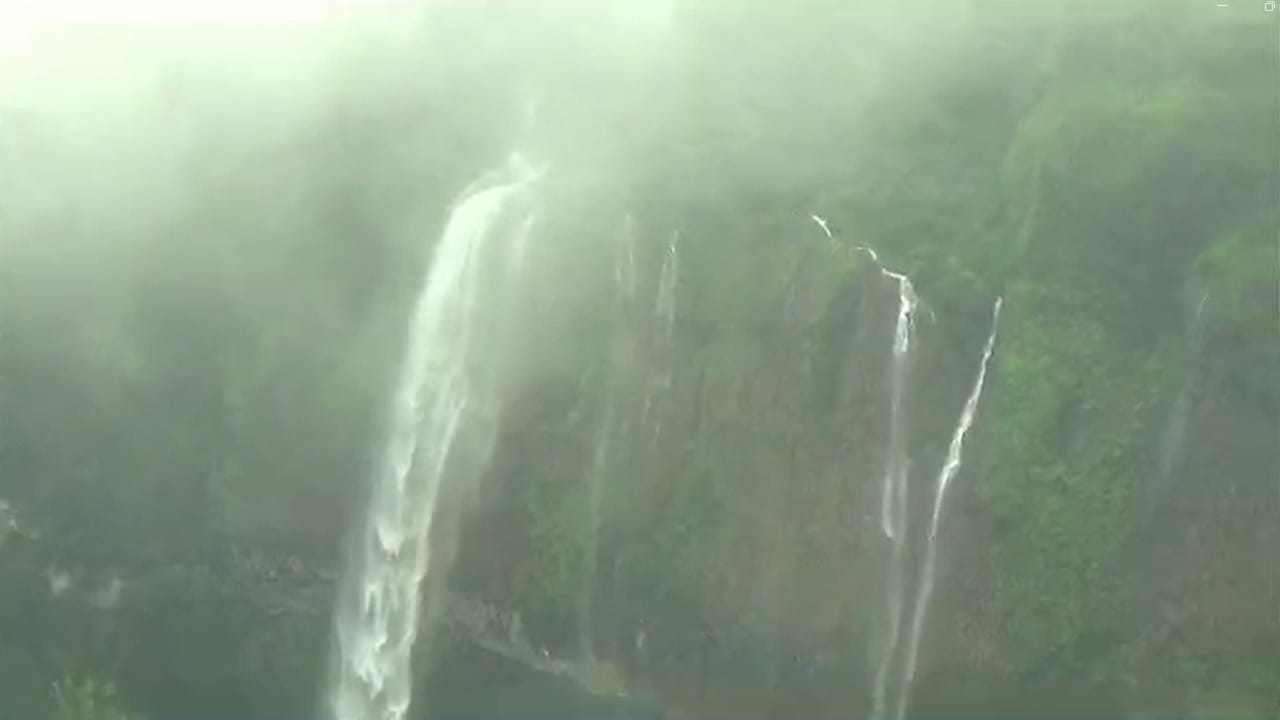 या धबधब्याची पर्यटकांना मोठी भुरळ पडली असून दर वीकेंडला किंवा सुट्टीच्या दिवशी इथे मोठी गर्दी उसळून येते.