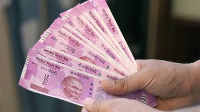 EPFO Interest : व्याज सोडा, पैसा तरी सुरक्षित आहे का? युझर्सच्या जहरी सवालावर असे दिले EPFO नं उत्तर