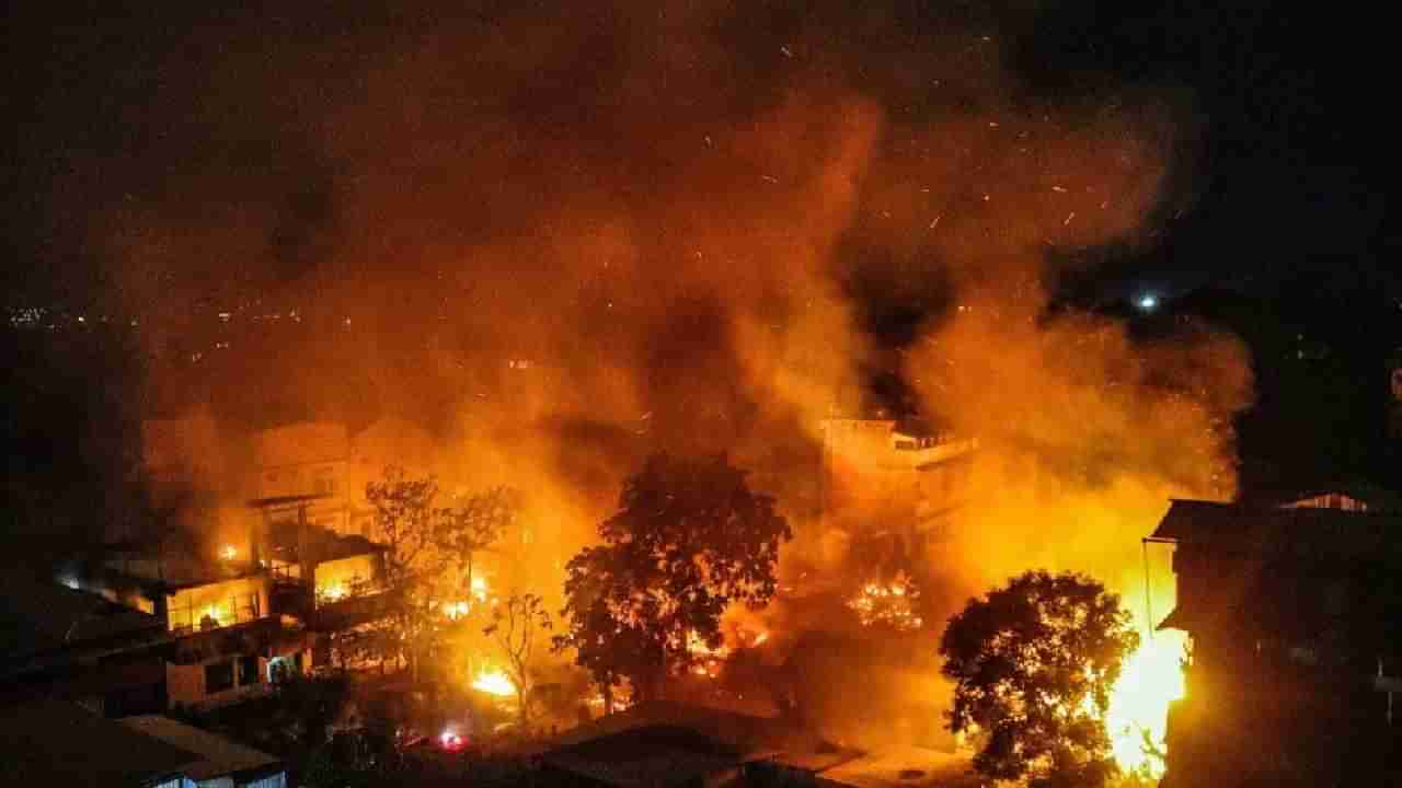 Manipur violence :  मणिपूरमध्ये पुन्हा हिंसाचार, १५ घरं जाळली; युवकावर गोळीबार