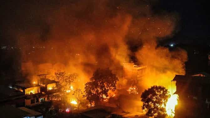 Manipur violence : मणिपूरमध्ये पुन्हा हिंसाचार, १५ घरं जाळली; युवकावर गोळीबार
