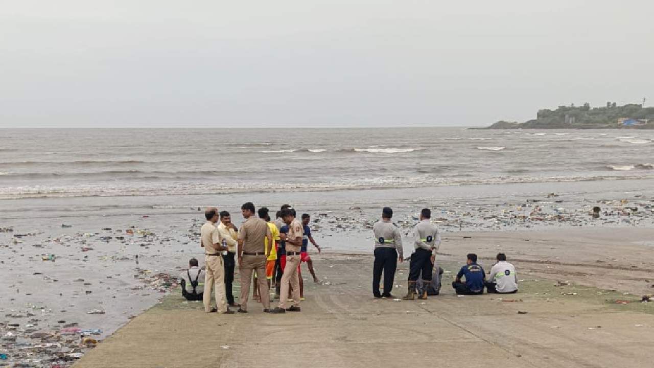 मच्छिमार मासेमारीसाठी खोल समुद्रात गेले, बोट उलटल्याने दोन जण बेपत्ता