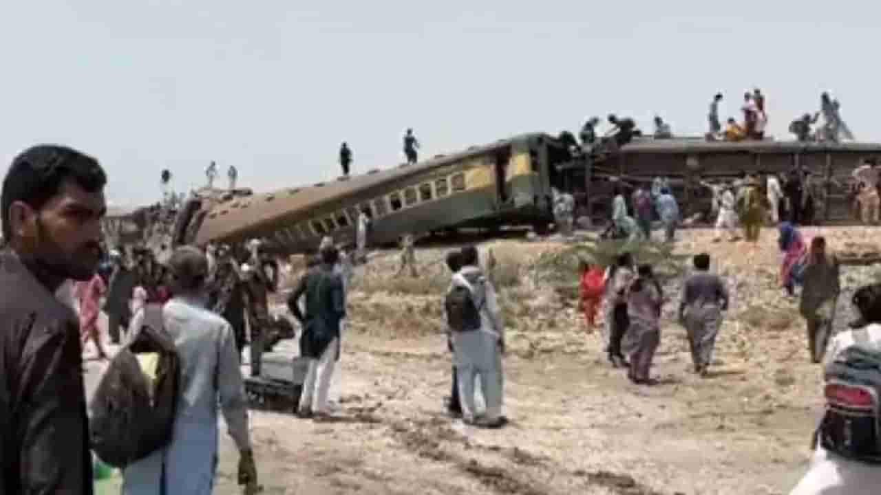 Train accident : हजारा एक्सप्रेसचे दहा डबे घसरले; 20 जणांचा मृत्यू, 50 प्रवासी जखमी