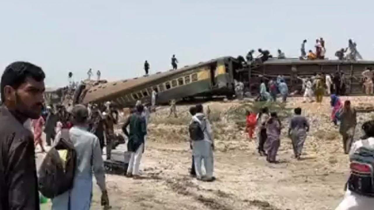 Train accident : हजारा एक्सप्रेसचे दहा डबे घसरले; 20 जणांचा मृत्यू, 50 प्रवासी जखमी