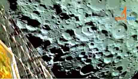 Chandrayaan - 3 update | चंद्रयान-3 ने पाठविली चंद्राची पहीली छायाचित्रे, काल चंद्राच्या कक्षेत आगमन करताना टिपली चंद्रभूमीची सुंदर छबी