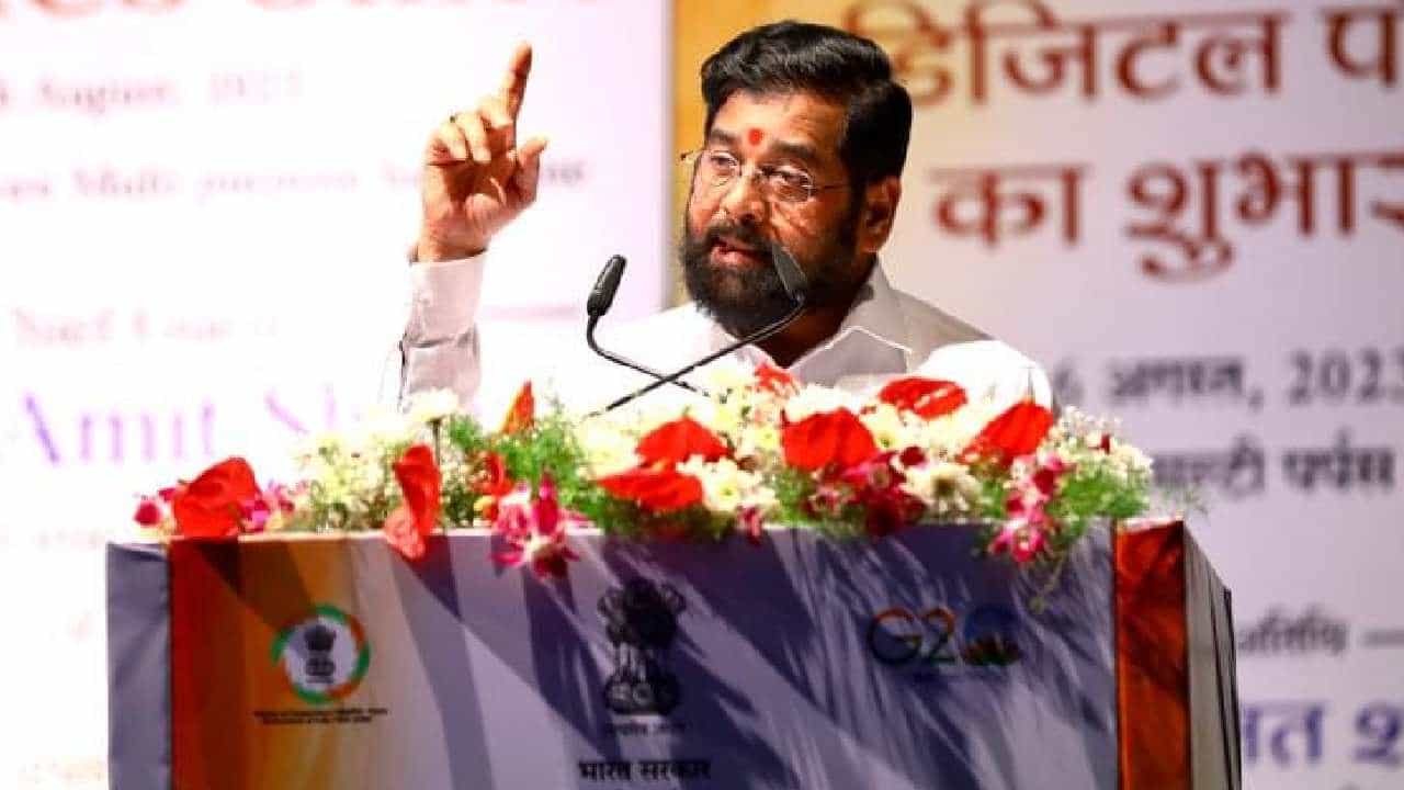 ‘...टिमकी मिरवणाऱ्या मुख्यमंत्री’; बागलकोटमध्ये शिवरायांचा पुतळा हटवल्यावरून राऊत यांची शिंदे यांच्यावर बोचरी टीका