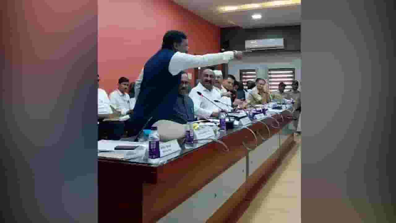 अंबादास दानवे आणि संदीपान भुमरे यांच्यात शाब्दिक चकमक; भर बैठकीत नेमकं काय घडलं? पाहा स्पेशल रिपोर्ट...