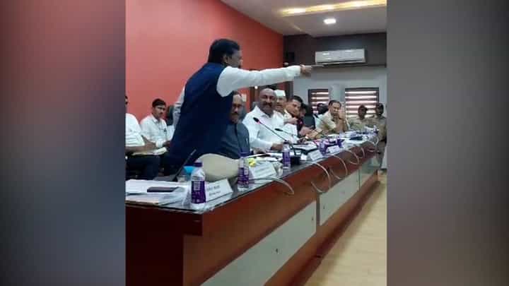 जिल्हा नियोजन समितीच्या बैठकीतील राड्यानंतर संदीपान भुमरे- अंबादास दानवे यांचं स्पष्टीकरण! जिल्हा नियोजन समितीच्या बैठकीतील राड्यानंतर संदीपान भुमरे- अंबादास दानवे यांचं स्पष्टीकरण!