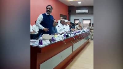 औरंगाबादच्या जिल्हा नियोजन समितीच्या बैठकीत प्रचंड राडा; एकेकाळचे जीवाभावाचे शिवसैनिक एकमेकांना भिडले