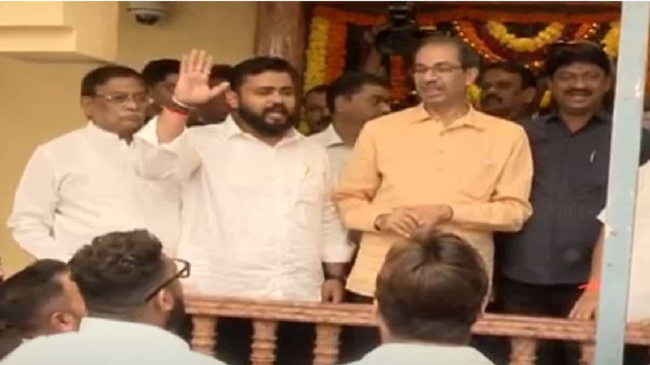 मीरा भाईंदरच्या कार्यकर्त्यांचा ठाकरे गटात प्रवेश मीरा भाईंदरच्या कार्यकर्त्यांचा ठाकरे गटात प्रवेश