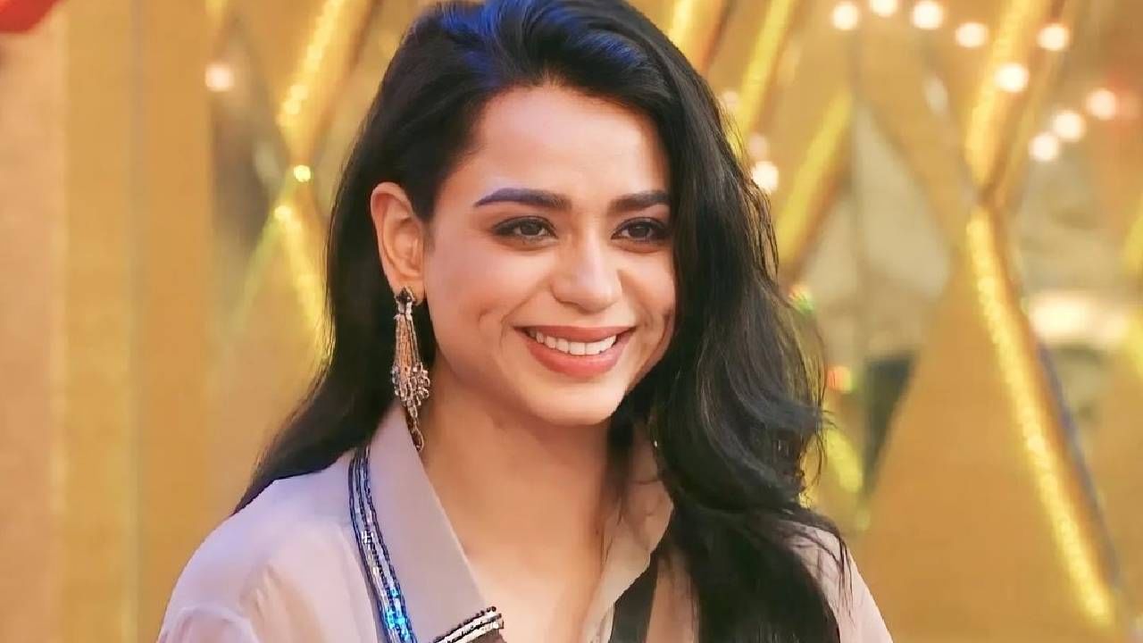 नुकताच एक मुलाखत सौंदर्या शर्मा हिने दिली आहे. या मुलाखतीमुळे आता सौंदर्या शर्मा चर्चेत आलीये. मुलाखतीमध्ये धक्कादायक खुलासा करताना सौंदर्या शर्मा ही दिसली आहे. 