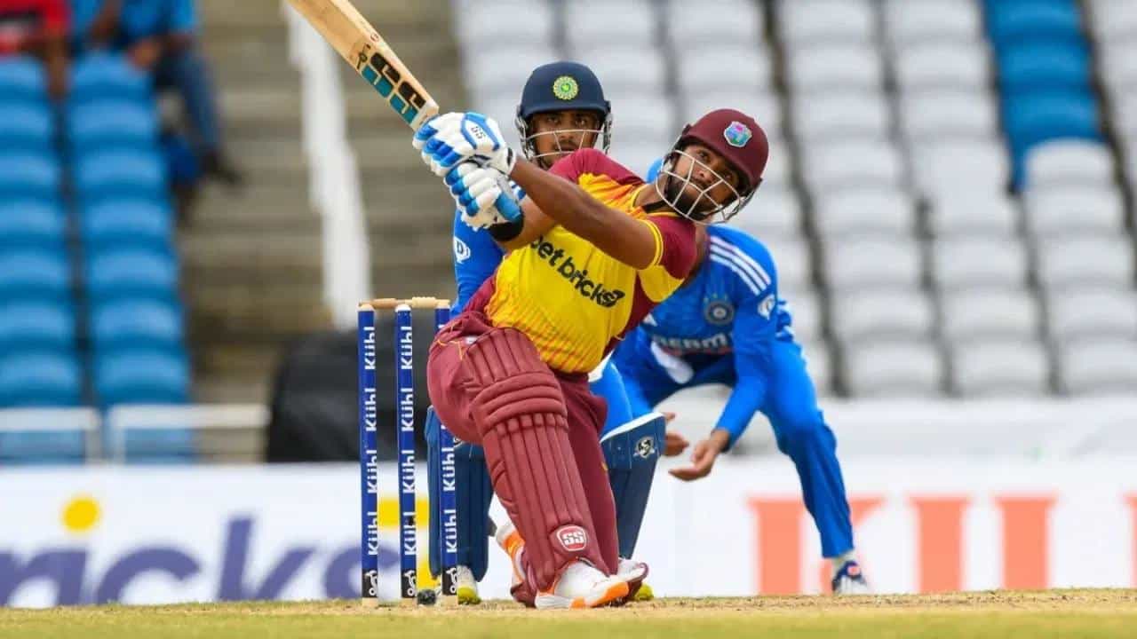 पाच सामन्यांच्या टी20 मालिकेतील दुसरा सामना जिंकत वेस्ट इंडिजने 2-0 ने आघाडी घेतली आहे. दुसऱ्या सामन्यातील विजयात डावखुऱ्या निकोलस पूरन यांची महत्त्वाची खेळी ठरली.