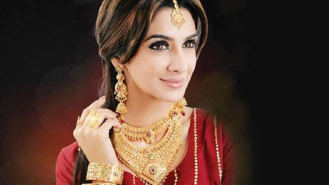 Gold Silver Rate Today : चांदी घसरली, सोने किंचित वधारले, खरेदीदारांना असा होणार फायदा