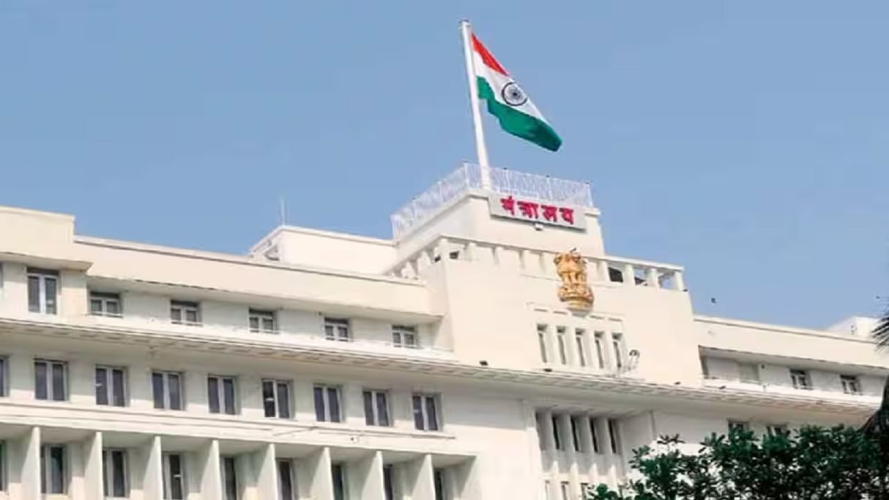 मोठी बातमी! महाराष्ट्र सरकारकडून कुणबी-मराठा आरक्षणाचा जीआर निघाला, पाहा काय म्हटलंय शासन निर्णयात? मोठी बातमी! महाराष्ट्र सरकारकडून कुणबी-मराठा आरक्षणाचा जीआर निघाला, पाहा काय म्हटलंय शासन निर्णयात?