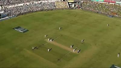 Video : पाठीवर ऑक्सिजन सिलेंडर बांधून मैदानात उतरला खेळाडू, 14 सामन्यात ठोकल्या 621 धावा