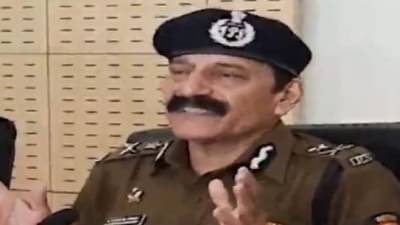 माजी पोलीस अधिकाऱ्याचा भाजपामध्ये प्रवेश; धुळे लोकसभा मतदारसंघातून उतरणार मैदानात?