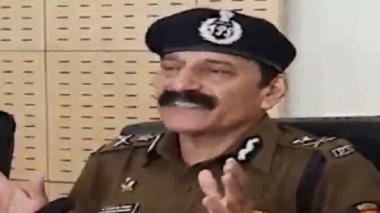 माजी पोलीस अधिकाऱ्याचा भाजपामध्ये प्रवेश; धुळे लोकसभा मतदारसंघातून उतरणार मैदानात?