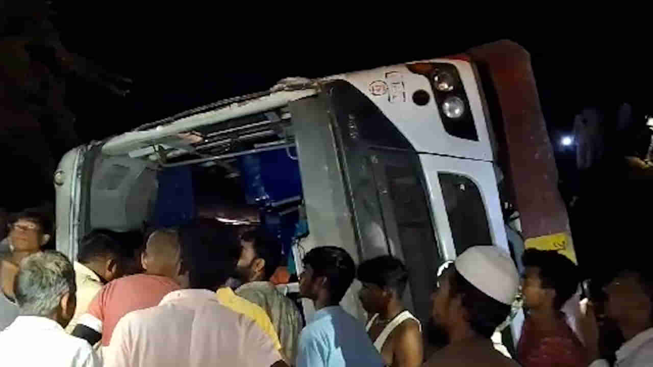 MSRTC Bus Accident | जालना जिल्ह्यात एसटीचा अपघात, 42 प्रवाशांसह मुंबईकडे जाणारी बस 50 फूट खाली कोसळली