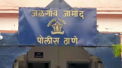 Buldhana Crime : तू माझ्याविरोधात केस का टाकली विचारत पत्नीवर हल्ला, मुलीच्या बचावासाठी सासू आली म्हणून...