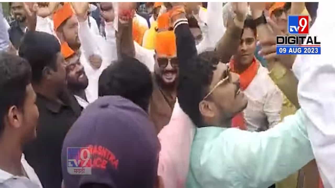 छत्रपती शिवाजी महाराज यांच्या पुतळ्याची जंगी मिरवणूक, गुलाबराव पाटील यांनी धरला ठेका, बघा व्हिडीओ