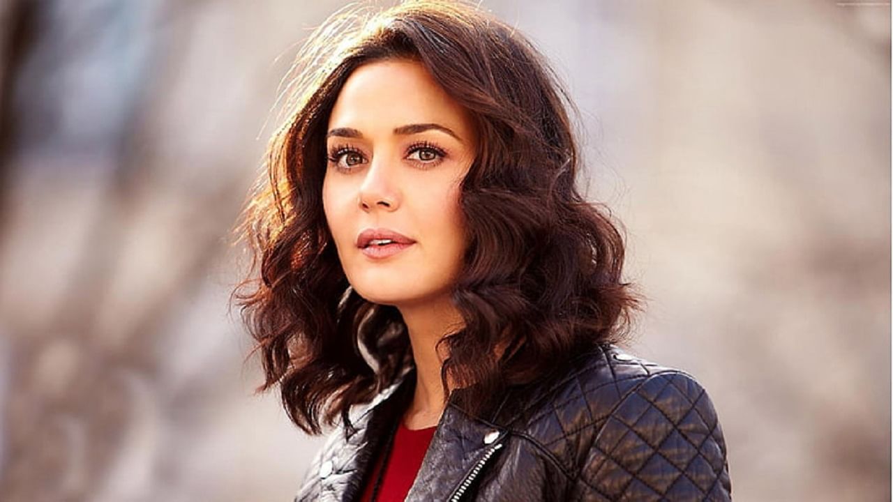 Preity Zinta | क्रिकेटर, बॉलिवूड सेलिब्रिटींना प्रिटी झिंटा हिने केलय डेट; पण लग्नापर्यंत नाही पोहोचलं नातं Preity Zinta | क्रिकेटर, बॉलिवूड सेलिब्रिटींना प्रिटी झिंटा हिने केलय डेट; पण लग्नापर्यंत नाही पोहोचलं नातं