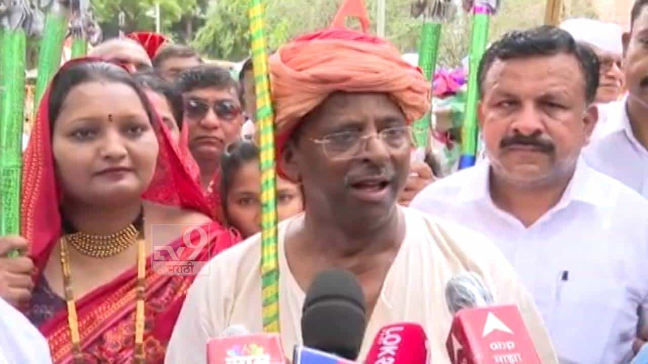 शासनाने आदिवासी दिनानिमित्त सुट्टी जाहीर करावी; नरहरी झिरवाळ यांची मागणी शासनाने आदिवासी दिनानिमित्त सुट्टी जाहीर करावी; नरहरी झिरवाळ यांची मागणी