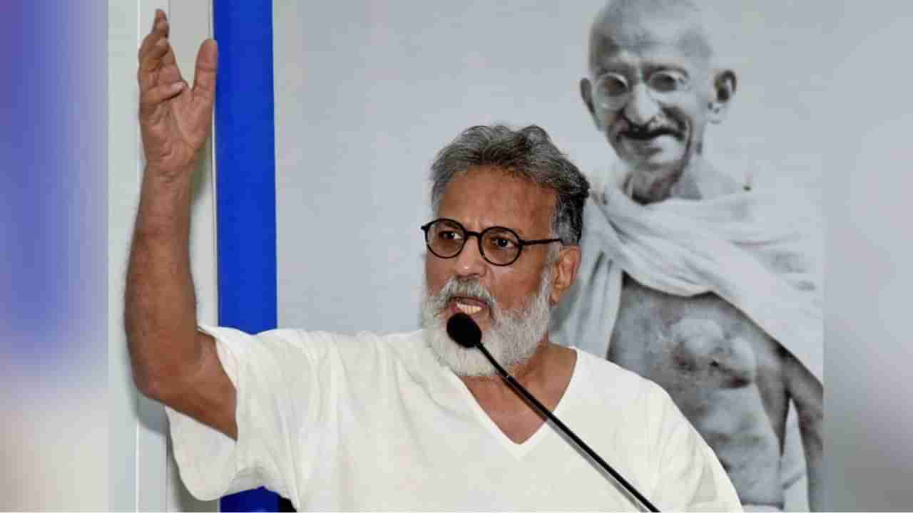 Tushar Gandhi | महात्मा गांधी यांचे पणतू तुषार गांधी यांना अटक, मुंबईत मोठ्या घडामोडी, काय-काय घडलं?