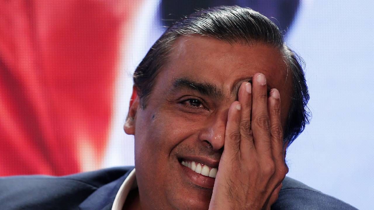 Mukesh Ambani : पगार घेत नाहीत, शेअर विकत नाहीत, मग मुकेश अंबानी यांचं घर चालतं तरी कसं?