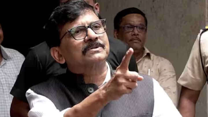 'फ्लाईंग किस म्हणजे लव्ह जिहाद आहे का?', संजय राऊत यांचा सवाल; नेमकं काय म्हणाले? 'फ्लाईंग किस म्हणजे लव्ह जिहाद आहे का?', संजय राऊत यांचा सवाल; नेमकं काय म्हणाले?