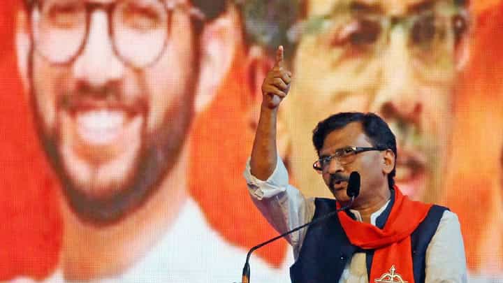 ‘ईडी घुसवून केंद्र विरोधकांवर दडपण आणून आपल्याकडे खेचतयं’; राऊत यांचा भाजपवर हल्लाबोल ‘ईडी घुसवून केंद्र विरोधकांवर दडपण आणून आपल्याकडे खेचतयं’; राऊत यांचा भाजपवर हल्लाबोल