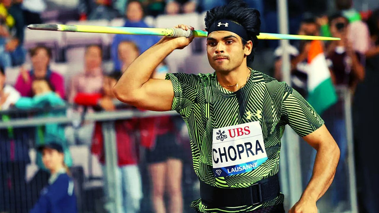 नीरज वर्ल्ड अ‍ॅथलेटिक्स चॅम्पियनशीपमध्ये सुवर्ण पदक मिळवणारा पहिलाच भारतीय ठरला आहे. नीरजने दुसऱ्याच प्रयत्नात 88.17 मीटर लांब भाला फेकला आणि अव्वल स्थान पटकावलं. 
