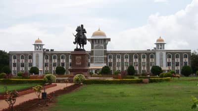 पेपर फूटी प्रकरण : कोल्हापूर शहरातील या महाविद्यालयातील कर्मचाऱ्यांवर बडतर्फिची कारवाई