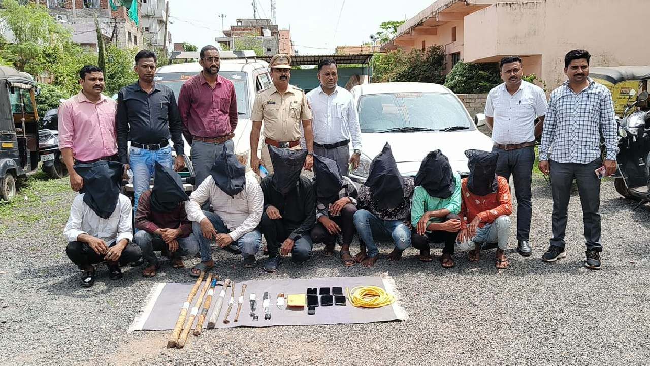 Bhandara Crime : दरोड्याच्या तयारीत असलेल्या आठ जणांना अटक, शस्त्रसाठ्यासह दरोड्याचे साहित्य जप्त
