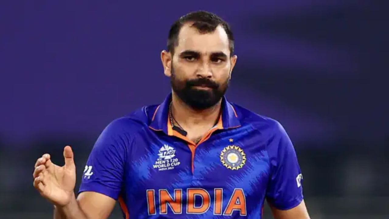 भारताचा वेगवान गोलंदाज आणि अनुभवी खेळाडू मोहम्मद शमीलाही फिटनेस चाचणीत अपयश आल्यामुळे संघातून बाहेर केलं होतं. फिटनेस चाचणीत अपयशी ठरल्याने 2021 मध्ये अफगाणिस्तानविरुद्धच्या एकमेव कसोटी सामन्यातून शमीला वगळण्यात आले आणि त्याच्या जागी नवदीप सैनीची निवड करण्यात आली