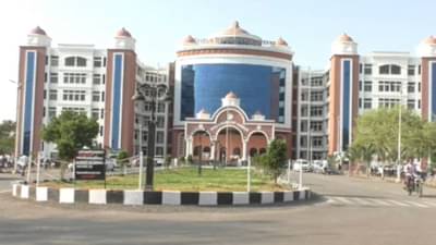 भर कोर्टात शिवसेना पदाधिकाऱ्याकडून आरोपींना मारहाण, नेमकं काय घडलं?