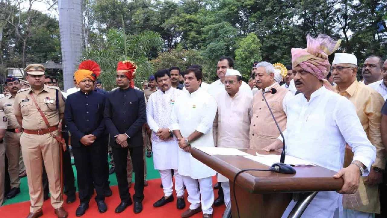 कोल्हापूर महापालिका लवकरच मिळणार आयुक्त? अजित पवार यांनी काय केलीय घोषणा पाहा... कोल्हापूर महापालिका लवकरच मिळणार आयुक्त? अजित पवार यांनी काय केलीय घोषणा पाहा...