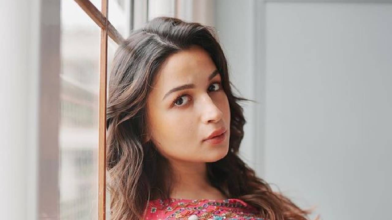 Alia Bhatt | 'कामासोबत आईची जबाबदारी कशी पार पाडतेस?' आलिया भट्टच्या उत्तराने जिंकली मनं