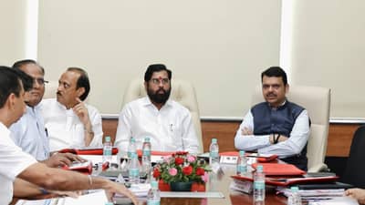 मुक्तीसंग्रामाचा अमृत महोत्सव, दुष्काळ बाजूला राहिला, सरकारच्या राजेशाही थाटाचंच दर्शन; सामनातून निशाणा